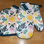 Nwt One Pot Holder & Oven Mitt Coastal Set Palm Trees-sun Trimmed In Green. Fixed Price $10.40.