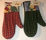 Classic Pooh Christmas Kitchen 2 Oven Mitts / Pot Holders Disney Winnie Holiday. Fixed Price $18.00.
