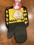 Peanuts Oversized Oven Mitt And Pot Holder Set Charlie Brown.. Fixed Price $19.99.