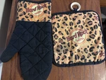 Vintage 2000 Hard Rock Hotel Las Vegas Casino Oven Mitt & Pot Holder. Fixed Price $7.49.