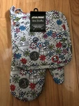 Vera Bradley Star Wars Far, Away 2022 Oven Mitt & Pot Holder Set Exact. Fixed Price $49.90.