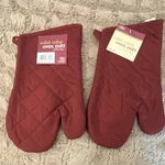Cotton Valley Quilted Red 100% Oven Mitts Set Of 12" Mpn CV78553. Fixed Price $10.00.