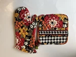 Vera Bradley Set Of 2 Potholder Oven Mitt Vintage Pattern Bittersweet Nwt. Fixed Price $20.00.