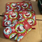 Lot Of 4 Plus 1 Oven Mitt Santa Pot Holder Christmas Kitchen Essential Home 8X8. Fixed Price $24.99.