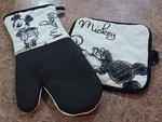 Disney Mickey Mouse Black White Oven Mitt And Pot Holder Set. Fixed Price $10.00.