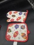Christmas Ornament Oven Mitt Pot Holder Set. Fixed Price $8.10.