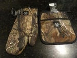 New 2 Pc Realtree Camouflage Printed Oven Mitt And Pot Holder Browns Grays. Fixed Price $9.99.