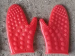 Pampered Chef Silicone Oven Mitt Set Of 2. Fixed Price $12.00.