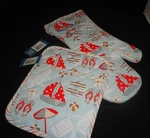 Ulster Weavers Beach Themed Sailboat Flip Flops Oven Mitt & Pot Holder Set Nwt. Fixed Price $29.99.