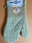Pillsbury Doughboy Poppin Fresh Embroidered Oven Mitt 2005. Fixed Price $20.00.
