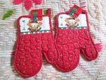 Garfield Holiday Oven Mitts By Franco - Set Of 2 New With Tags. Fixed Price $15.00.