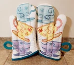 Disney Alice In Wonderland Mad Party Teacups Oven Mitts Set Of 2 Brand New. Fixed Price $68.95.