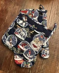 Vera Bradley Pot Holder & Oven Mitt Set Snow Globes Holiday Christmas Animals. Fixed Price $20.00.