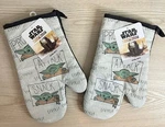 Star Wars Disney Mandalorian Oven Mitt Set Of 2 Protect Attack Snack Baby Yoda. Fixed Price $18.99.