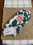 New Marimekko Pieni Green Oven Mitt $29 Msrp. Fixed Price $22.00.