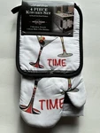 Royal Crest Cotton Kitchen 2 X Towel, Oven Mitt Pot Holder 4 Piece Set. Fixed Price $16.99.