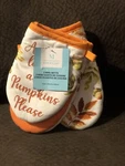 Martha Stewart Pumpkin Mini Oven Mitts Nwt. Fixed Price $15.00.