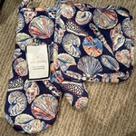 Vera Bradley Pot Holder & Oven Mitt Set The "morning Shells" Pattern New. Fixed Price $30.00.