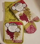 Better Home Kitchen Classics Printed Potholders & Oven Mitt Fruits. Fixed Price $11.52.