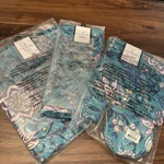 Vera Bradley Pot Holder &oven Mitt Set + Apron Kitchen Towels Peacock Garden 5. Fixed Price $45.00.