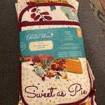 Pioneer Woman Sweet As Pie Willow Kitchen Apron Gift Set Oven Mitt Potholder New. Fixed Price $18.99.