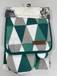 New Eco One Ultimate Bakers Collection Apron Pot Holder Oven Mitt Green White. Fixed Price $21.97.
