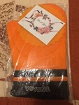 Yoyung Detachable Silicon Oven Mitt, Heat Resistant Up To 482 F/ 250. Fixed Price $25.00.