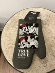 Disney True Love Mickey & Minnie Mouse Oven Mitts - New. Fixed Price $5.00.