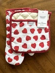 Williams Sonoma Heart Oven Mitt And Pot Holder Set. Fixed Price $38.95.