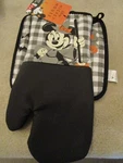 Disney Halloween Mickey & Minnie Mouse Oversized Oven Mitt Pot Holder New. Fixed Price $11.00.