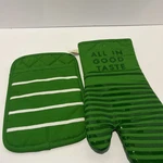 Kate Spade Oven Mitt Set. Fixed Price $25.00.