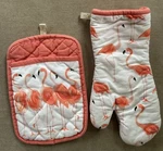 Kate Spade Of New York Pink Flamingos Kitchen Oven Mitts And Pot Holder Set 2. Fixed Price $15.00.