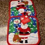 Christmas House Kitchen 2 Pack Pot Holders - New. Fixed Price $5.99.