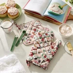 Vera Bradley Cotton Pot Holder & Oven Mitt Set, Prairie Paisley. Fixed Price $28.00.