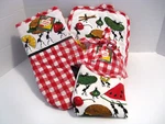 Vtg Nwt Cecil Saydah 3PC Kitchen Set Picnic Ants Pot Holder/tie Towel/oven Glove. Fixed Price $27.95.