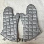 Phoenix Quilted Silver Cotton Oven Mitts Set Of 2 Kitchen Gloves Made In Usa. Fixed Price $8.00.