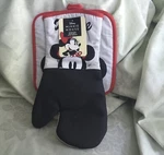 Disney Minnie Mouse Oversized Oven Mitt & Pot Holder **new**. Fixed Price $15.00.