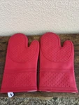 Pampered Chef Silicone Oven Mitt Set Of 2. Fixed Price $15.00.