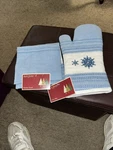 Rich Home Set Of Oven Mitt And Kitchen Rowell. Fixed Price $10.00.
