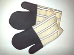 Splash Home Neoprene Non-slip W/ Cotton Lining. Oven Mitts. New.. Fixed Price $20.00.