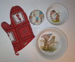 Holly Hobbie 1970S Lot: 2 Oneida Melamine Bowls, Tin Toy Cookpot, Oven Mitt. Fixed Price $10.25.