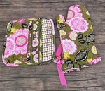 Vera Bradley What's Cookin' Potholder & Oven Mitt Set Z12. Fixed Price $27.95.