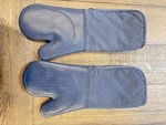 Gourmet Classics Silicone, Washable Oven Mitts. Used. 2 Piece Mitt.. Fixed Price $17.99.