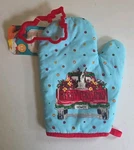 Christmas Oven Mitt & Plastic Cookie Cutter Pioneer Woman Merry New. Fixed Price $12.99.