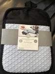 Huntington Home Silicone Oven Mitts (2) And Pot Holders New. Fixed Price $23.00.