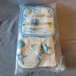 Gold Coast 5 Piece Gift Set Oven Mitt Towels Washcloths. Fixed Price $8.00.
