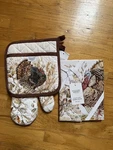 Williams Sonoma Plymouth Turkey Oven Mitt & Potholder Kitchen Towels - New. Fixed Price $79.99.
