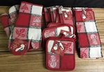 15 Pc Christmas Kitchen SET,3 TOWELS,2 Oven MITTS,4 Pot HOLDERS,6 Dish Cloths. Fixed Price $21.50.