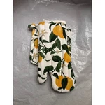 Threshold Kitchen Oven Mitt Pot Holder Set. Fixed Price $12.00.