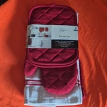 Mainstays 5-PIECE Red Cotton Kitchen Set Oven Mitts Pot Holders Towel. Fixed Price $5.00.